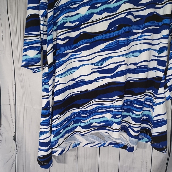 Monroe And Main Blue and White Asymmetrical Tunic Top - Picture 12 of 12